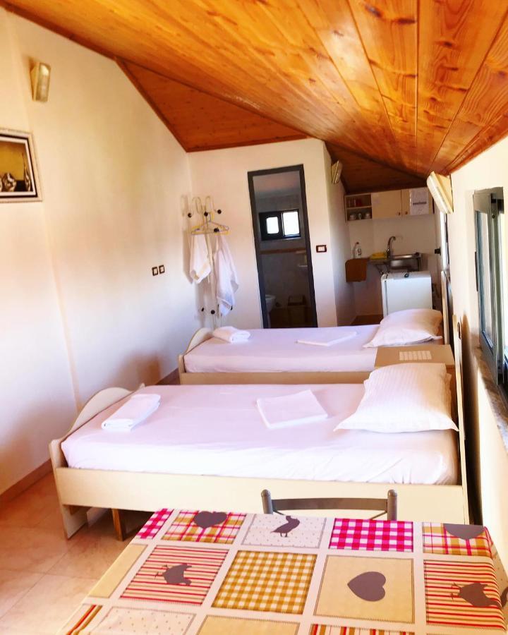 Vila Aliaj Special Rooftop Room For Two Durrës Esterno foto