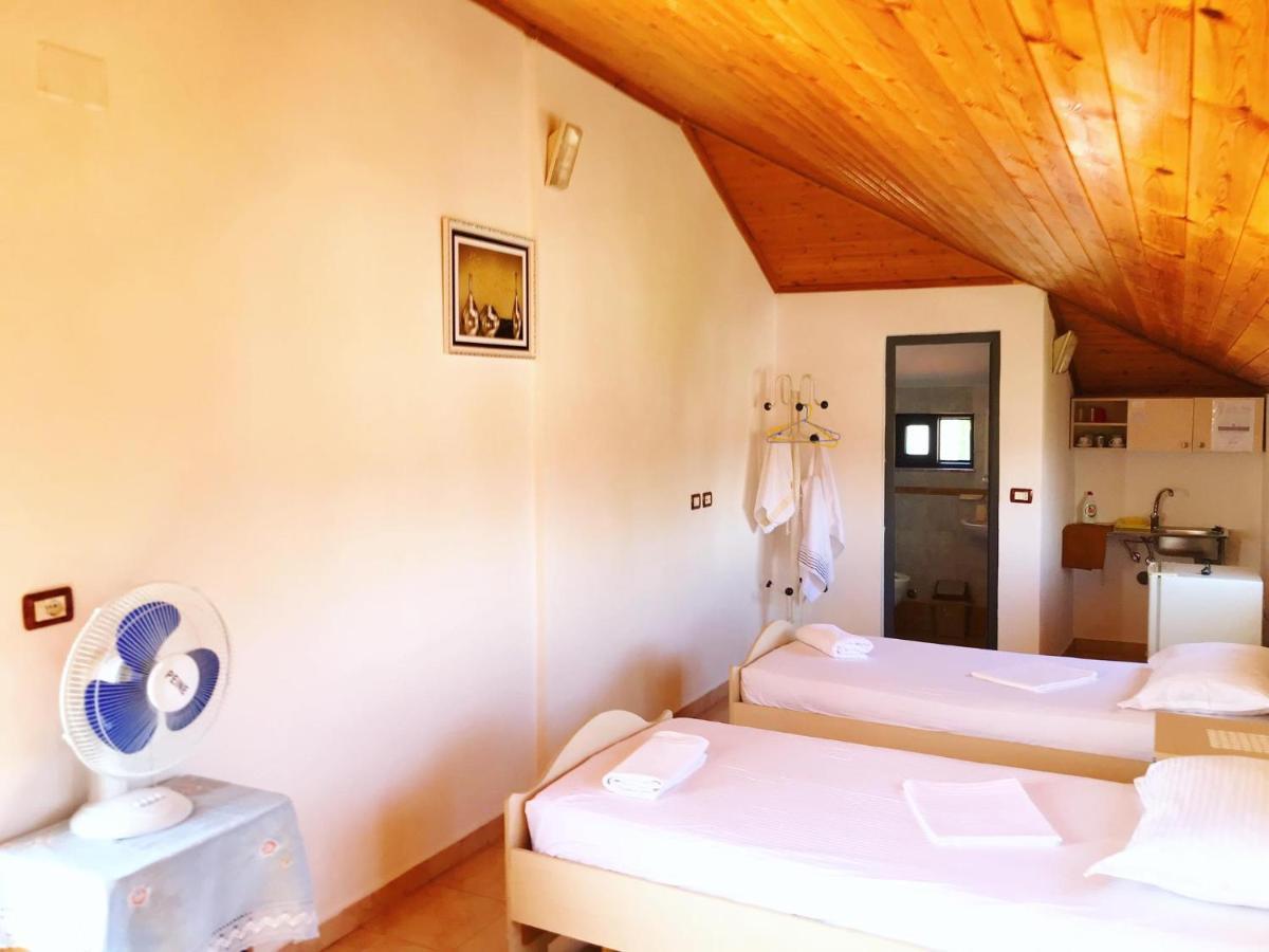 Vila Aliaj Special Rooftop Room For Two Durrës Esterno foto
