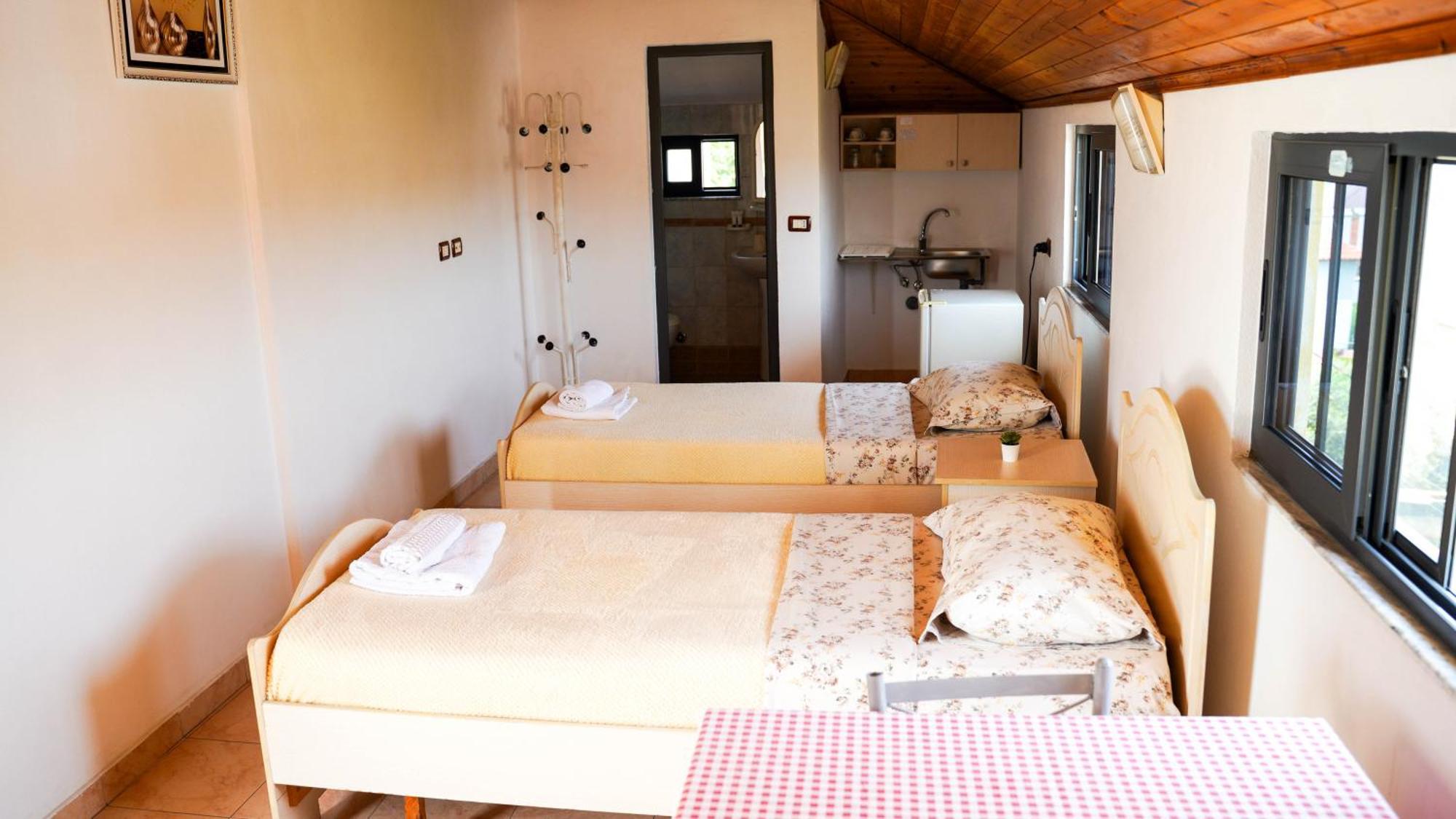 Vila Aliaj Special Rooftop Room For Two Durrës Esterno foto
